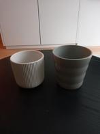 13hx13d mooie grijze bloempot en wit met ribbel 12hx11diam., Tuin en Terras, Bloempotten, Rond, Binnen, Ophalen of Verzenden, Zo goed als nieuw