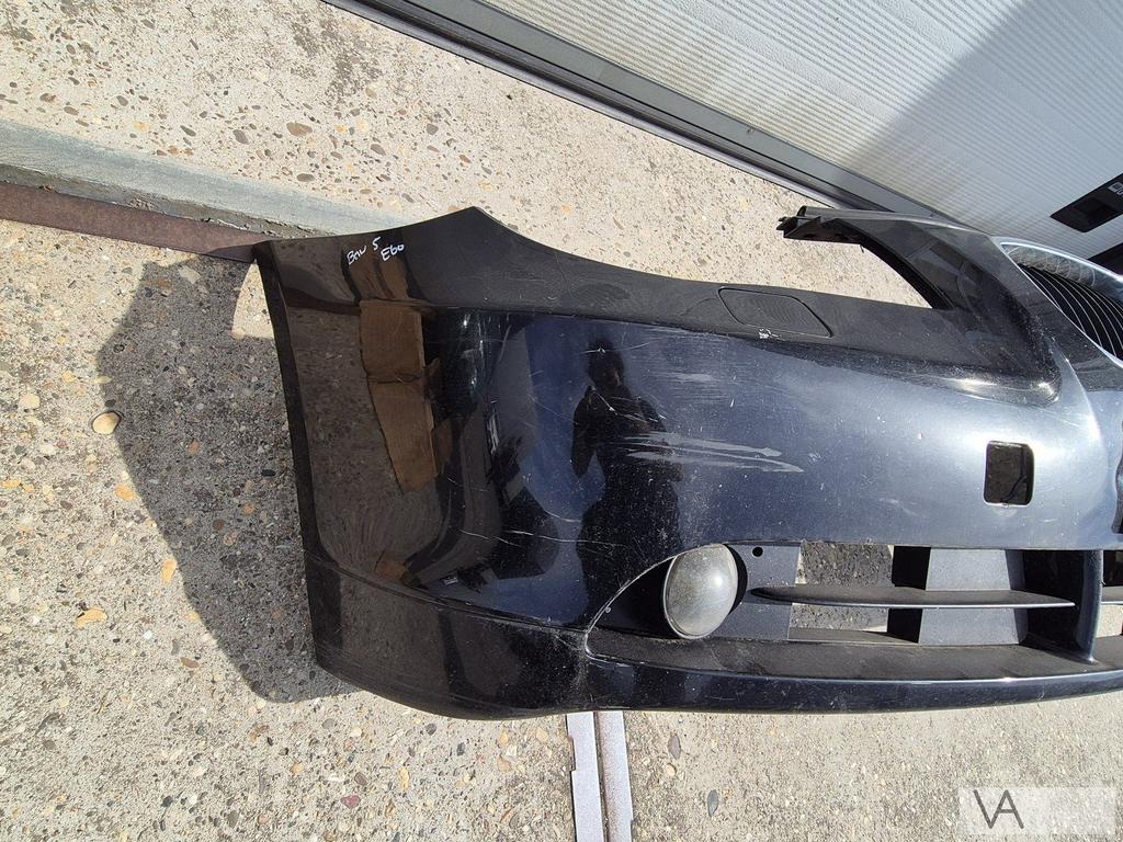 BMW 5 serie E60 / E61 2003 tot 2007 voorbumper met sproeiers, Gebruikt, Voor, Ophalen of Verzenden, Bumper