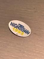 Pin nighttown 1993, Verzamelen, Speldjes, Pins en Buttons, Ophalen of Verzenden, Zo goed als nieuw, Overige onderwerpen, Speldje of Pin