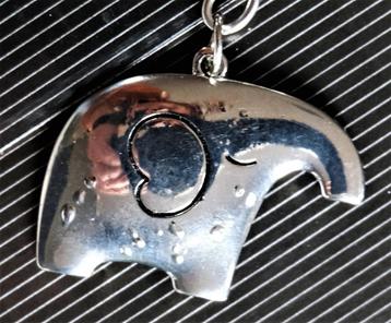 Nieuw: leuke sleutelhanger olifant met hartje zilver-kleur beschikbaar voor biedingen