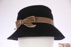 Vintage Dameshoed Lembert zwart vilt met beige lint 56, 56 of 57 cm (M, 7 of 7⅛ inch), Hoed, Ophalen of Verzenden, Lembert