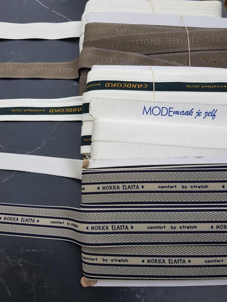 Nu deze 5 nieuwe rollen band rond de 70 meter, Hobby en Vrije tijd, Naaien en Fournituren, Nieuw, Lint, Band of Elastiek, Ophalen of Verzenden