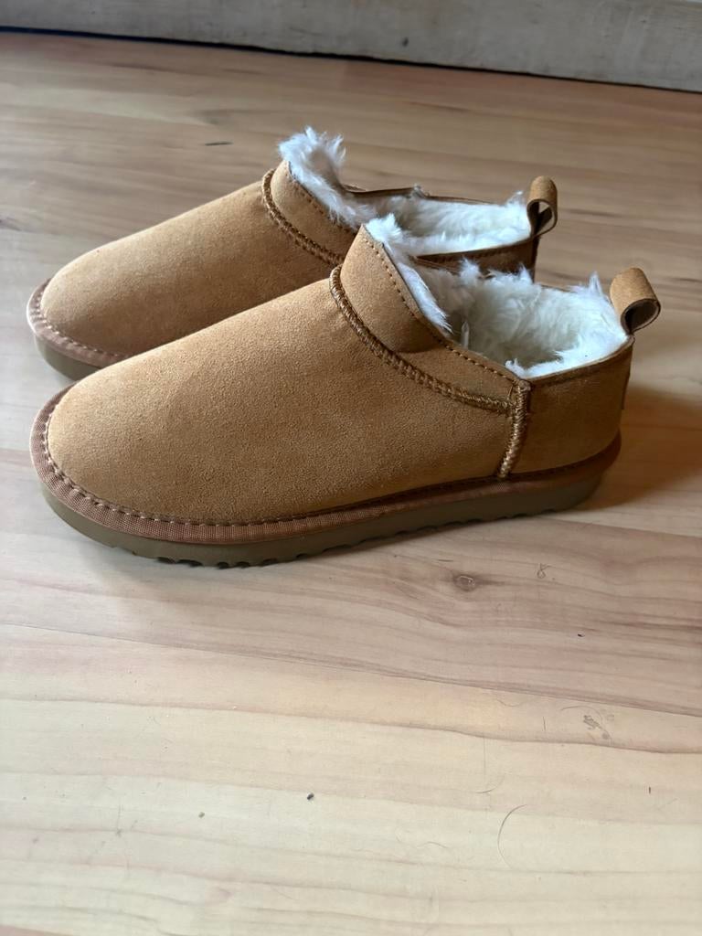 Nieuw Ugg classic micro chestnut mt 39, Kleding | Dames, Schoenen, Zo goed als nieuw, Bruin, Ophalen of Verzenden