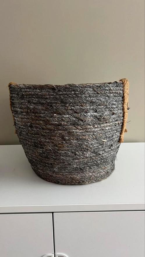Gratis af te helen: Decoratieve mand van gevlochten, Huis en Inrichting, Woonaccessoires | Schalen en Manden, Zo goed als nieuw