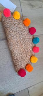 Nieuwe Bohemian Clutch met pompoms, Sieraden, Tassen en Uiterlijk, Tassen | Damestassen, Ophalen of Verzenden, Nieuw, Beige, Overige typen