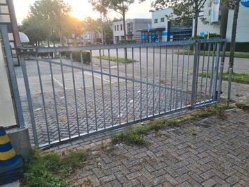 Gebruikt hek voor poort beschikbaar voor biedingen