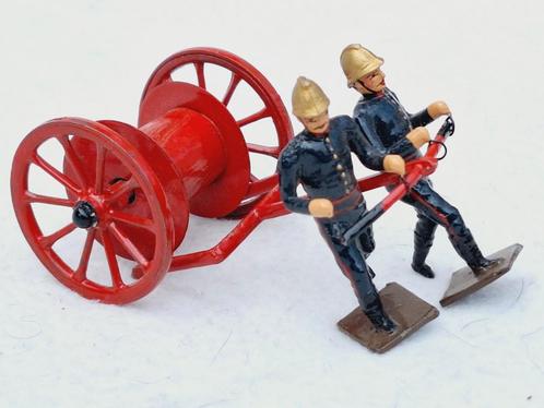 Metalen Brandweer figuren of poppetjes met slang hasp[el, Hobby en Vrije tijd, Modelauto's | 1:43, Gebruikt, Overige typen, Overige merken