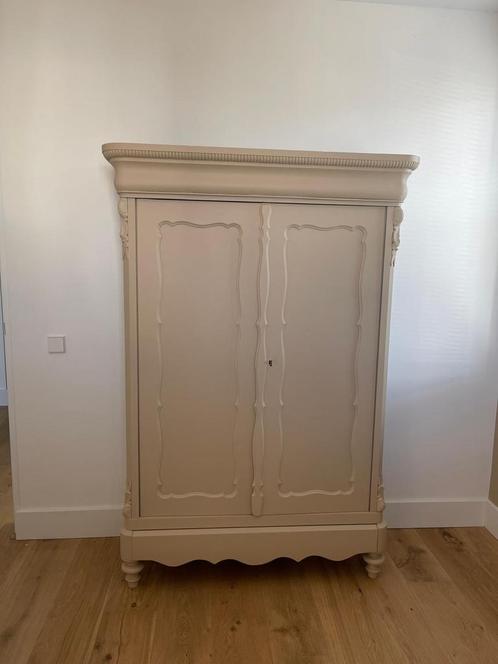 Brocante kast in warme beige tint - unieke eyecatcher, Antiek en Kunst, Antiek | Meubels | Kasten, Ophalen
