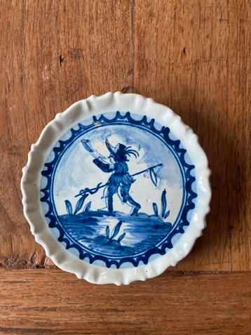 Delfts Blauw wandbordje met Figuur beschikbaar voor biedingen