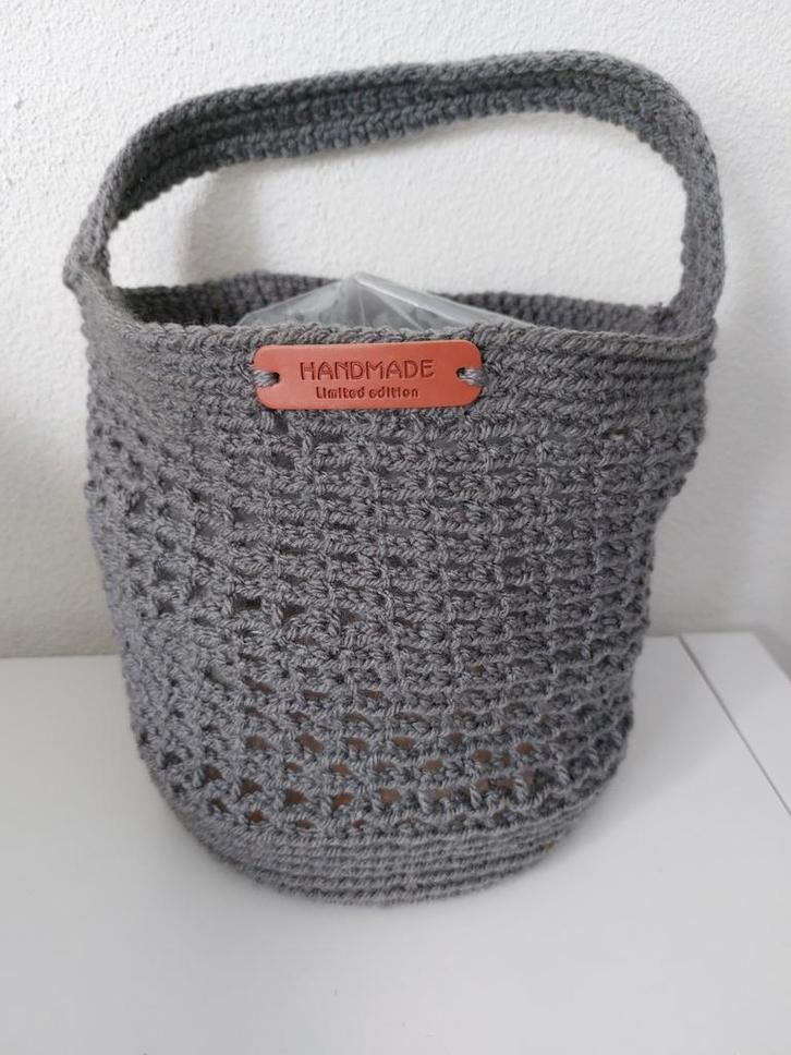 Zelfgehaakte grijze tas / mand, Sieraden, Tassen en Uiterlijk, Tassen | Damestassen, Nieuw, Grijs, Ophalen of Verzenden
