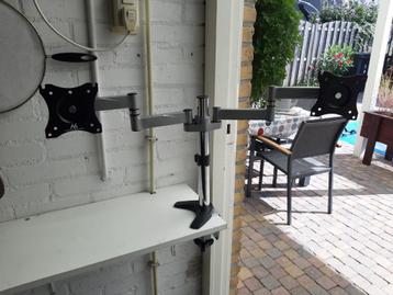dual monitor stand beschikbaar voor biedingen
