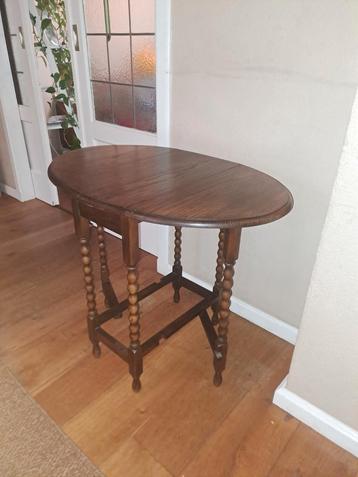 Antiek Engels tafeltje met hangoor beschikbaar voor biedingen