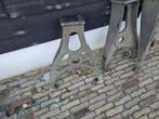 Oude gietijzeren machinepoten, Ophalen