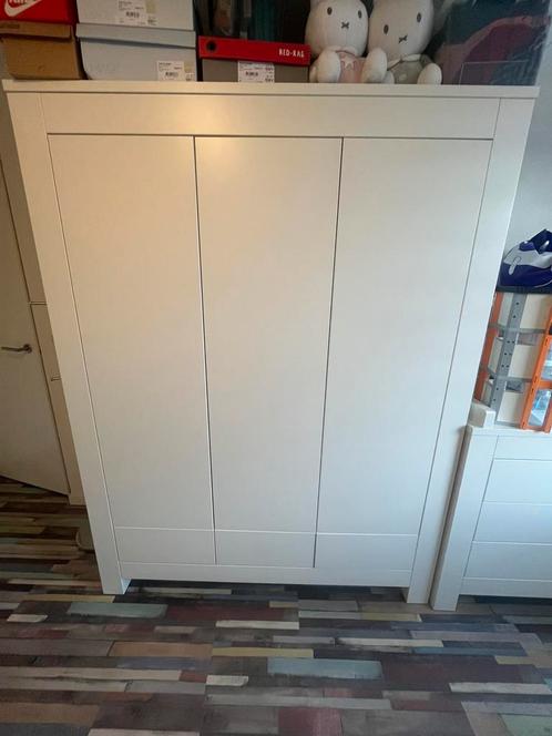 Alaska 3 deurs kast en alaska commode, Huis en Inrichting, Kasten | Kledingkasten, Gebruikt, 150 tot 200 cm, 100 tot 150 cm, 50 tot 75 cm