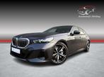 BMW 5-serie 550e xDrive Pano B&W HUD garantie tot 6-2029!, Auto's, Automaat, Gebruikt, 135 min, Bedrijf