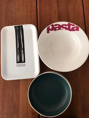 2 x 4 pastaborden en 4 Pokebowls, alles samen voor € 12,50 beschikbaar voor biedingen