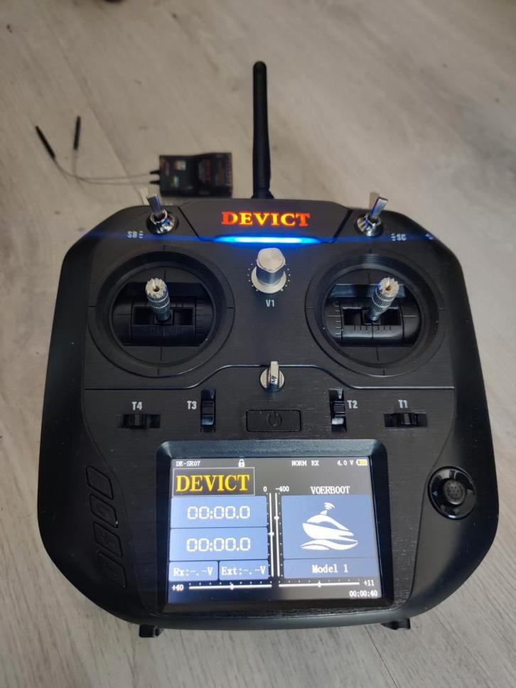 Anatec Devict sr07 - 2.4ghz afstandbediening maxboat/gt2, Hobby en Vrije tijd, Modelbouw | Radiografisch | Overige, Zo goed als nieuw