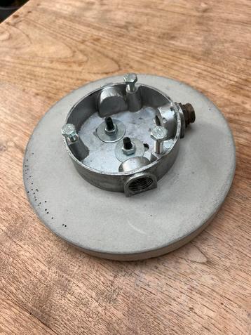 Betonnen voet Jielde lamp beschikbaar voor biedingen