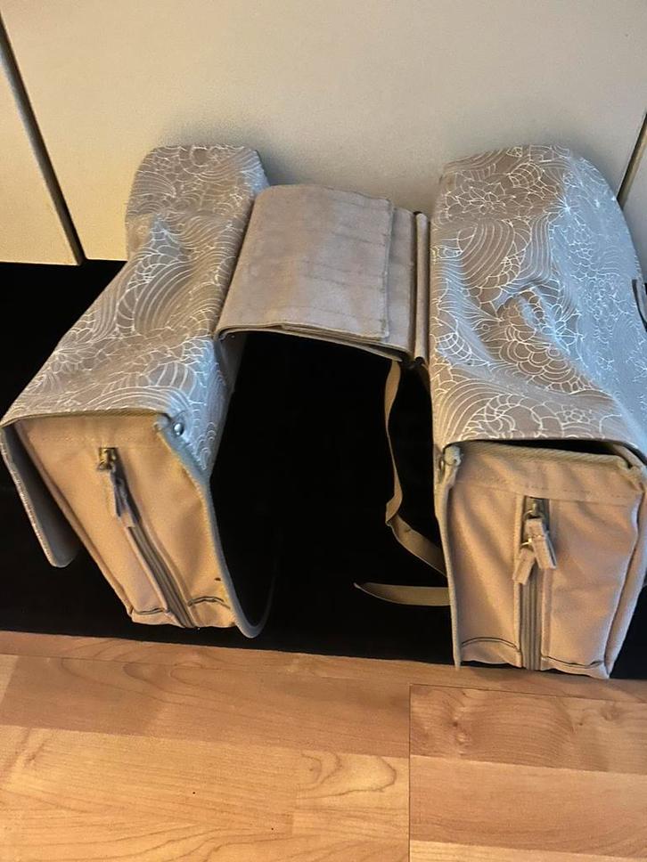 De FastRider Dubbele Tas E-Bike Vivid mooie bloemenprint 36L, Fietsen en Brommers, Fietsaccessoires | Fietstassen, Zo goed als nieuw