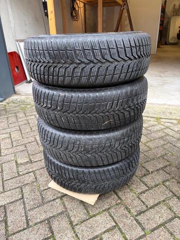 Winterbanden op stalen VW velg 195/65/R15 beschikbaar voor biedingen