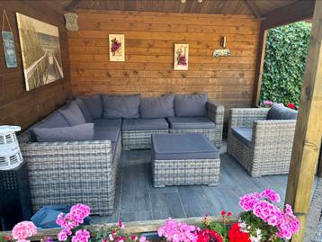 Loungeset met hocker en extra stoel beschikbaar voor biedingen
