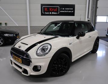 Mini Mini 2.0 Cooper S JCW pakket 2e Eigenaar Zeer nette sta beschikbaar voor biedingen