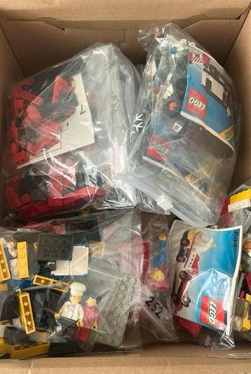 Een doos vintage lego jaren 70. beschikbaar voor biedingen