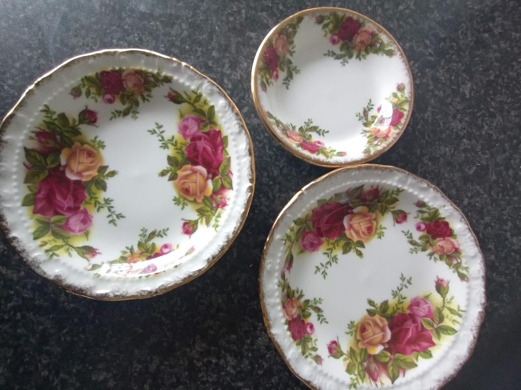 Bonbonschaaltjes Bone China Royal Albert, Verzamelen, Porselein, Kristal en Bestek, Ophalen of Verzenden, Zo goed als nieuw, Porselein
