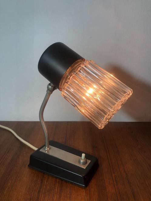 Prachtige jaren 60 tafellampje, retro vintage design, Huis en Inrichting, Lampen | Tafellampen, Zo goed als nieuw, Glas, Metaal