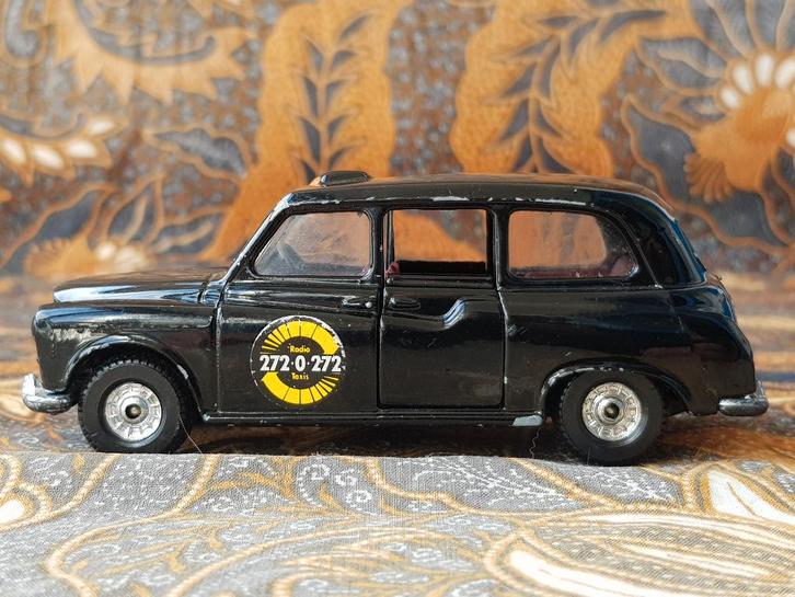 Mooie vintage model taxi van Corgi uit Engeland 12 cm., Antiek en Kunst, Antiek | Speelgoed, Ophalen of Verzenden