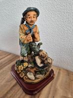 Capodimonte beeldje van een jager met zijn hond, Verzamelen, Beelden en Beeldjes, Ophalen of Verzenden, Gebruikt, Dier