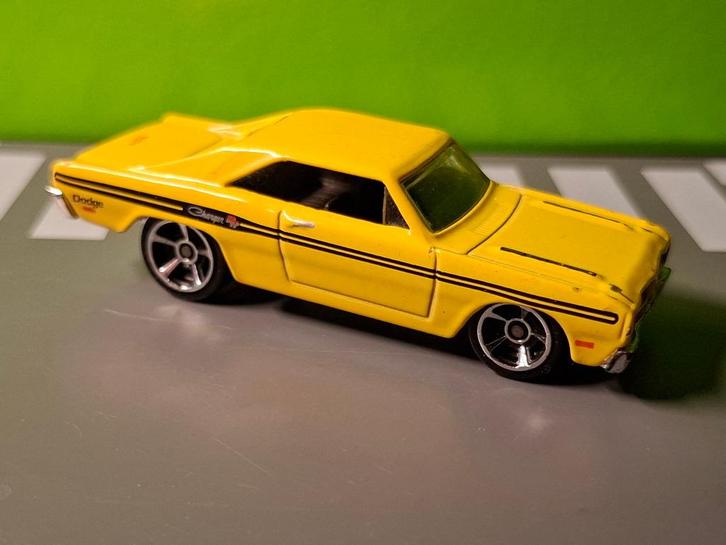Hotwheels - 1974 Brazilian Dodge Charger [geel] 1/60, Hobby en Vrije tijd, Modelauto's | Overige schalen, Zo goed als nieuw, Auto