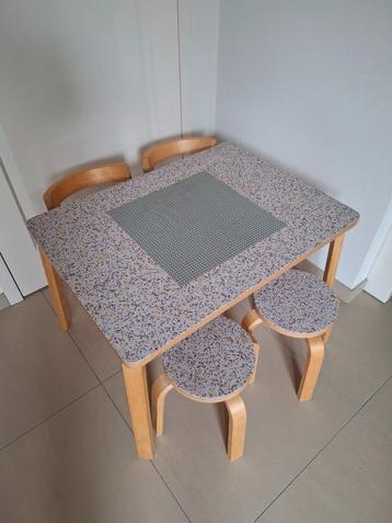 Lundia: kleutertafel Lego-plaat 2x kleuterstoel 2x krukje beschikbaar voor biedingen