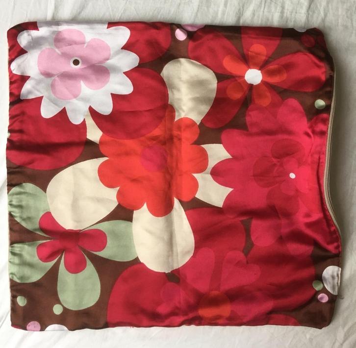 2 kussenslopen, los te koop, Huis en Inrichting, Woonaccessoires | Kussens, Zo goed als nieuw, Overige kleuren, Vierkant, Ophalen of Verzenden