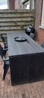 Steigerhouten tuintafel zwart + 4 plastic stoelen, Tuin en Terras, Ophalen, Gebruikt, Hout