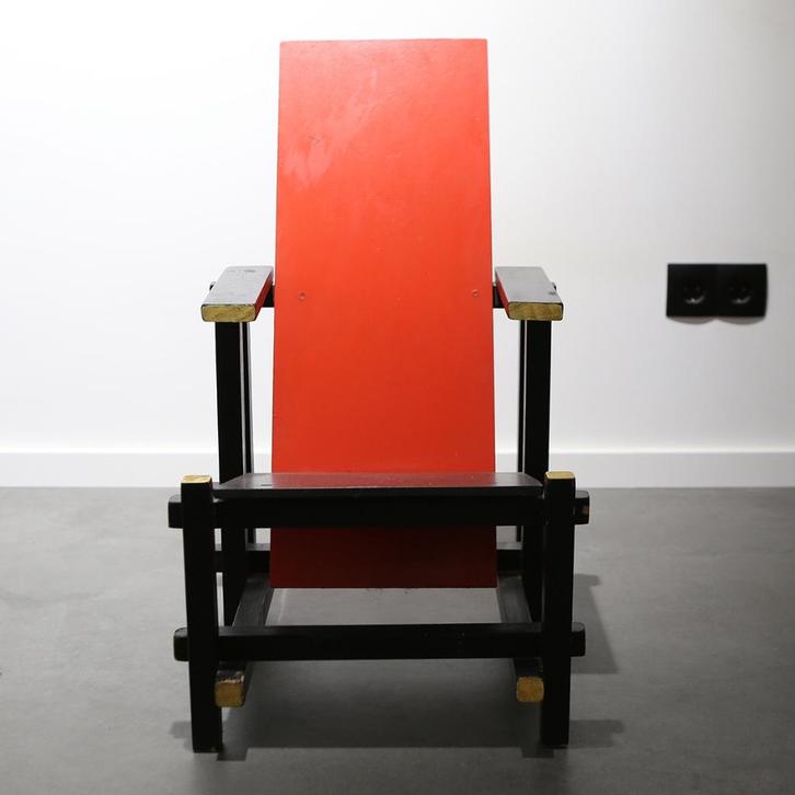 GERRIT RIETVELD, kinderstoel, red & blue chair 1970s, Antiek en Kunst, Antiek | Meubels | Stoelen en Banken, Ophalen of Verzenden