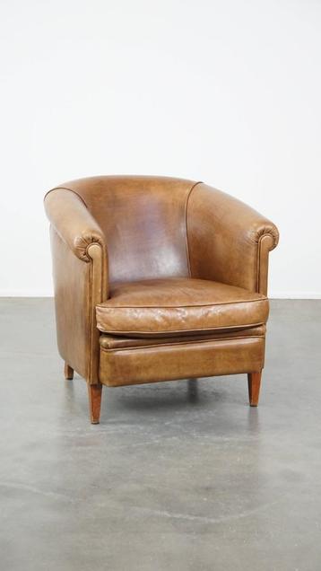Rundleren clubfauteuil in een mooie lichte cognac kleur beschikbaar voor biedingen
