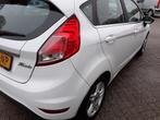 APK tot 08-2026! FordFiësta 125PK 2014 Wit Ecoboost Titanium, Auto's, Voorwielaandrijving, Zwart, Handgeschakeld, Geïmporteerd