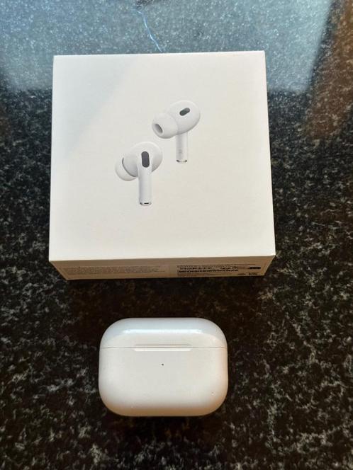 AirPods Pro 2 - Case + rechter AirPod (Linker Airpod defect), Telecommunicatie, Mobiele telefoons | Oordopjes, Gebruikt, In gehoorgang (in-ear)