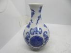 chinees porselein miniatuur vaas met vleermuis decor, Antiek en Kunst, Antiek | Porselein, Ophalen of Verzenden