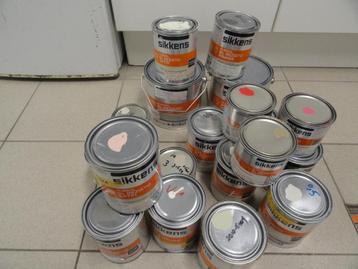 PARTIJ SIKKENS WATERGEDRAGEN PRIMER EN LAK DIVERSE KLEUREN beschikbaar voor biedingen