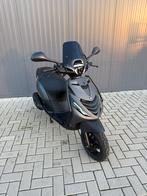 PIAGGIO ZIP FULL OPTION BROM GARANTIE, Fietsen en Brommers, Scooters | Piaggio, Ophalen of Verzenden, Zo goed als nieuw, Benzine