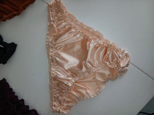 Set satijnen broekjes xl ook los te koop, Kleding | Dames, Ondergoed en Lingerie, Slip, Ophalen of Verzenden