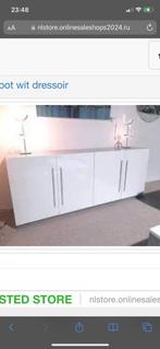 Hoogglans dressoir en eettafel en salontafel, Met deur(en), 150 tot 200 cm, Modern, Gebruikt