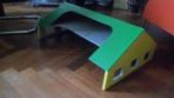 Houten speelgoed stal garage schuur hooischuur 67 x 47 cm. beschikbaar voor biedingen