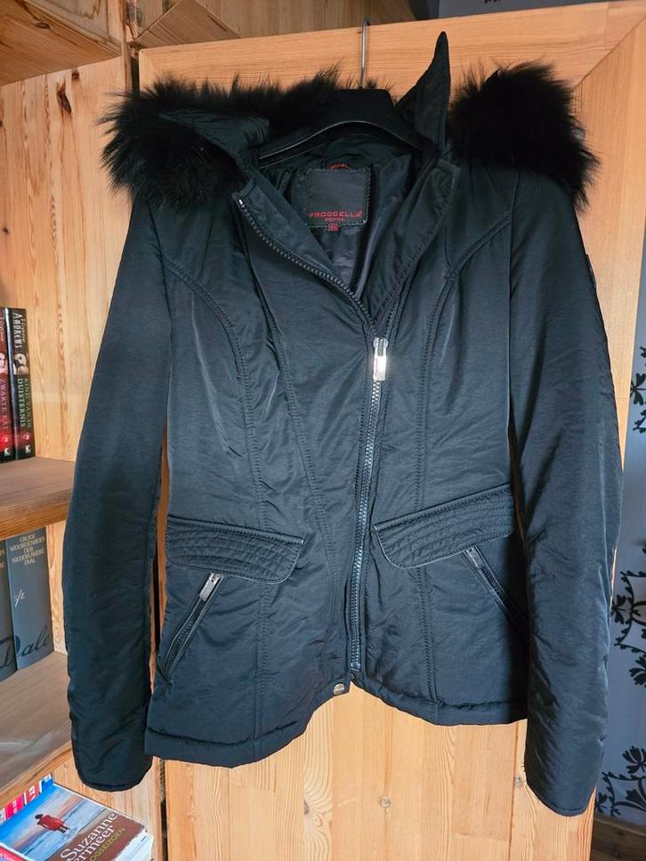Frocella Winterjas Maat 44 - Zo Goed Als Nieuw!, Kleding | Dames, Jassen | Zomer, Zo goed als nieuw, Maat 42/44 (L), Zwart, Ophalen