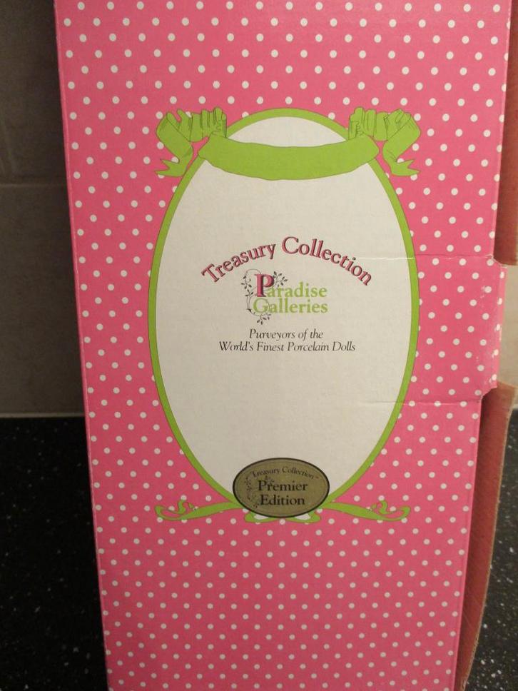 Paradise Galleries PORSELEIN ANGEL GENTLENESS Nieuw in doos, Verzamelen, Poppen, Nieuw, Pop, Verzenden