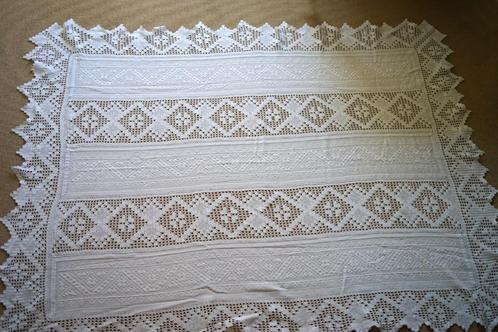 vintage wit 100% katoen gehaakt geborduurd sprei., Huis en Inrichting, Slaapkamer | Beddengoed, Gebruikt, Overige typen, Tweepersoons