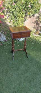 Antiek wortelnoten naaitafeltje., Ophalen of Verzenden