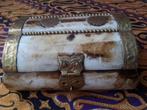 Mooi oud doosje uit Pakistan van been en koper 10 cm., Antiek en Kunst, Ophalen of Verzenden